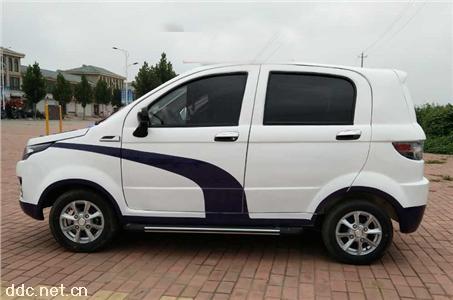  凯驰封闭式路虎款电动观光车4座